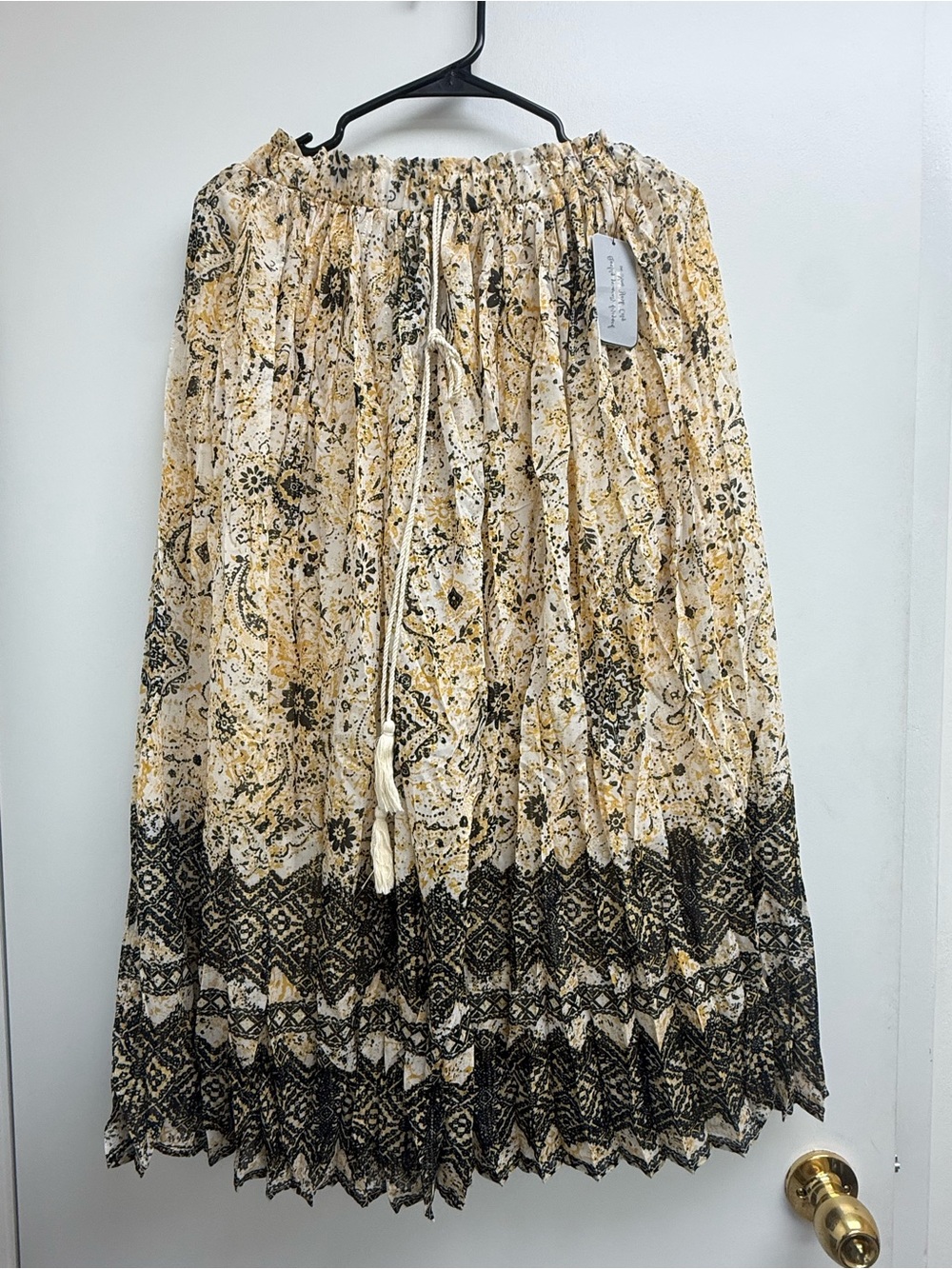 Boho Floral Pleated Midi Skirt in Cream and Black